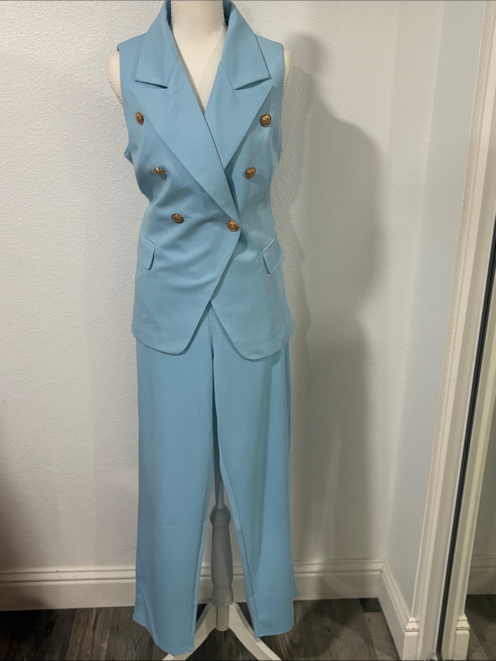 Sleeveless Light Blue Double-Breasted vest
Pantsuit